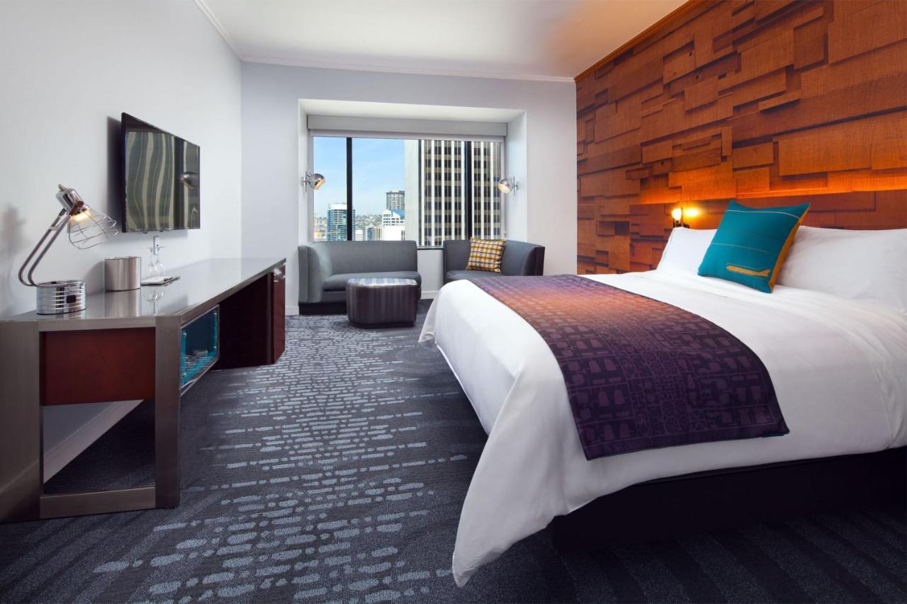 Spectacular, Guest room, 1 King, Mountain view, High floor