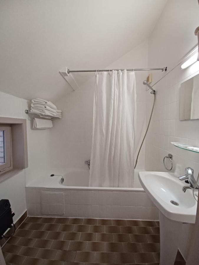 Budget Double or Twin Room,1393818983:JPEG