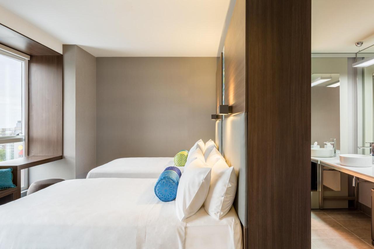 ALOFT Guest room 2 Queen City view