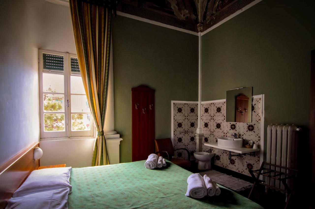 Camera Matrimoniale/Doppia con Letti Singoli con Bagno Privato Esterno