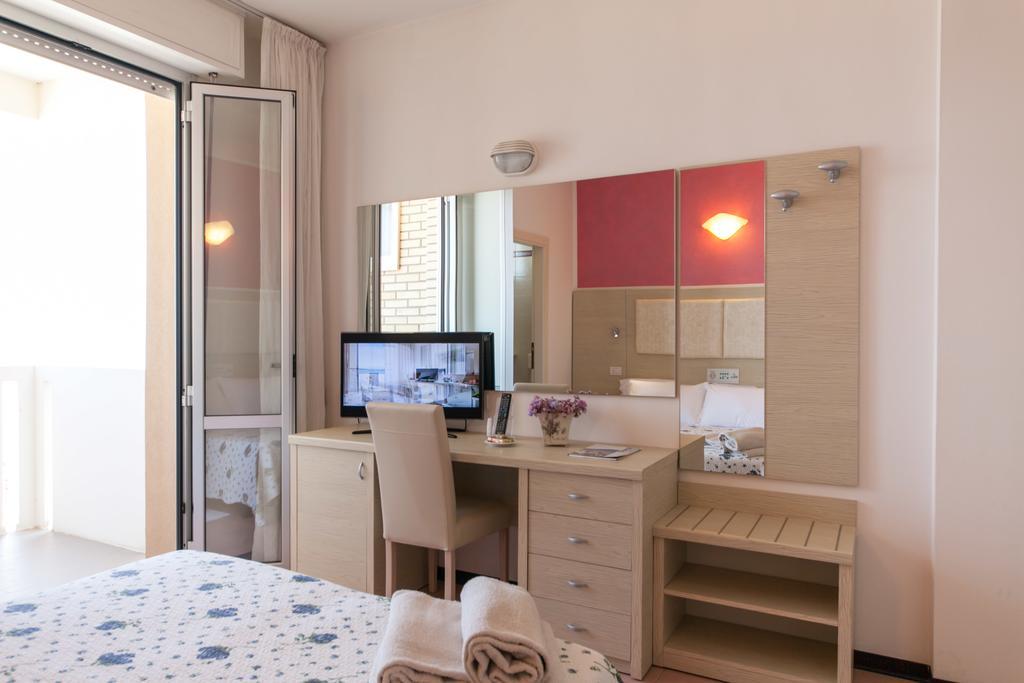 Doppel-/Zweibettzimmer mit Meerblick
