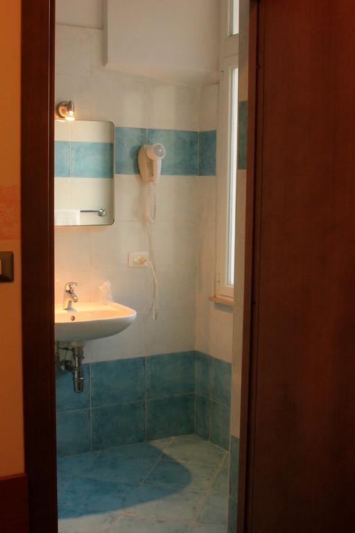Single Room,1209315775:JPEG