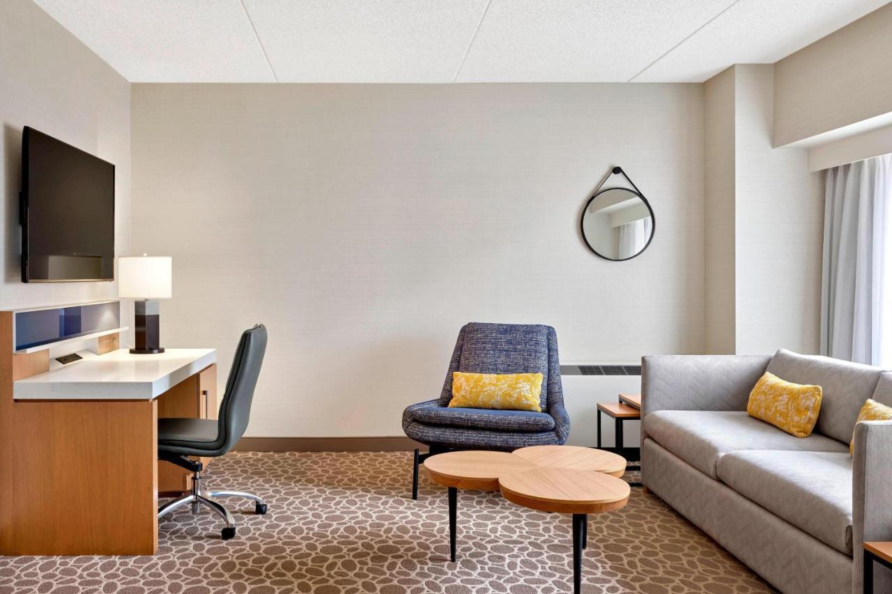 Junior Suite, 1 King, Sofa bed, Corner room