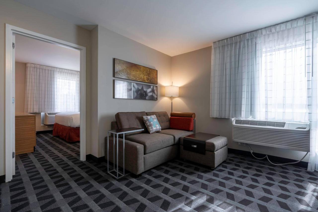 1 Bedroom Suite, 1 King, Sofa bed