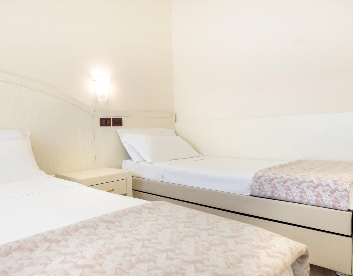 Double Room,1399917287:JPEG