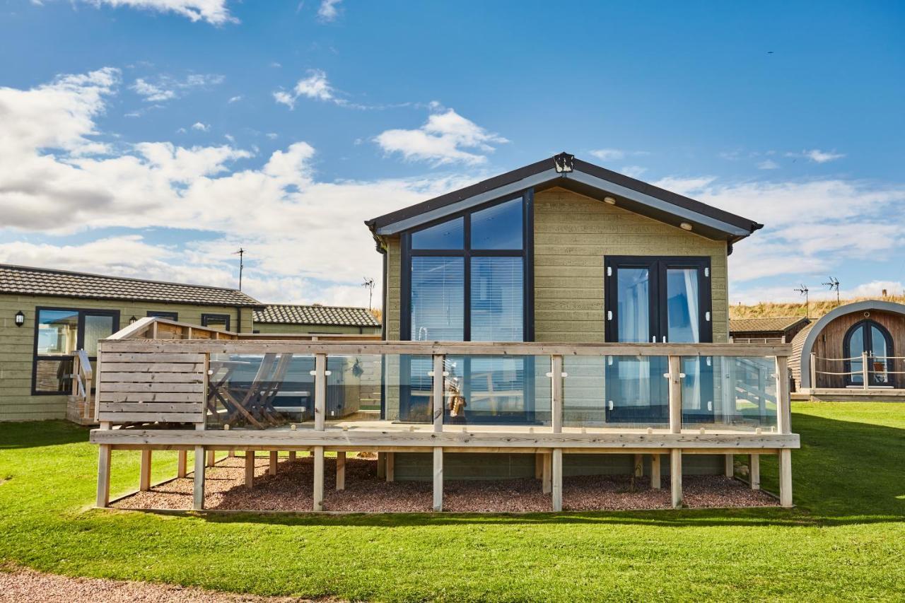 Contemporary 2 Bed Lodge Hot Tub Pet Friendly