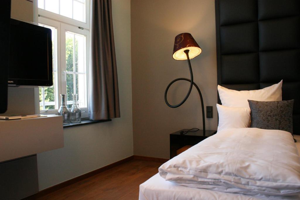 Single Room,1589385989:JPEG