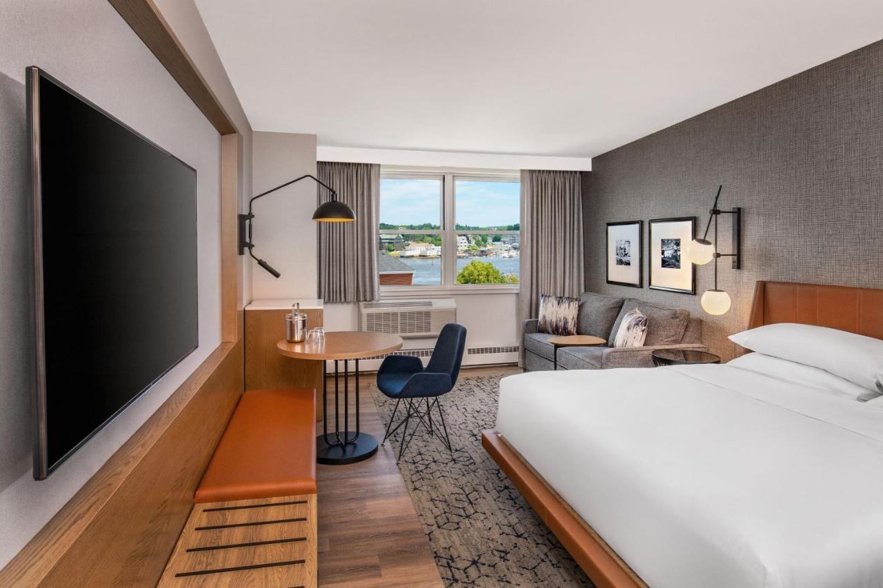 Club Access for 2 people, Club level, Guest room, 1 King