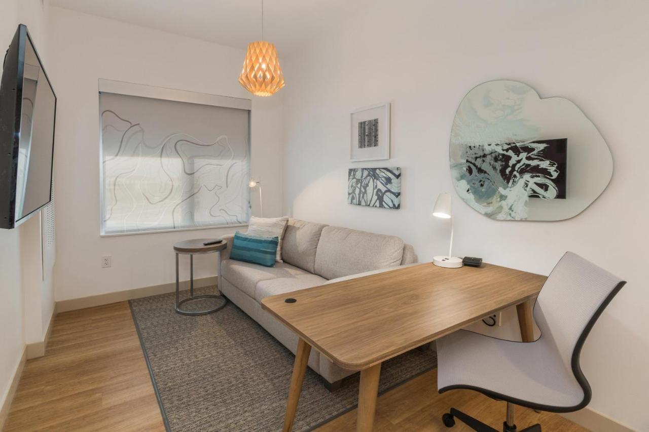 1 Bedroom Suite 1 King Sofa bed