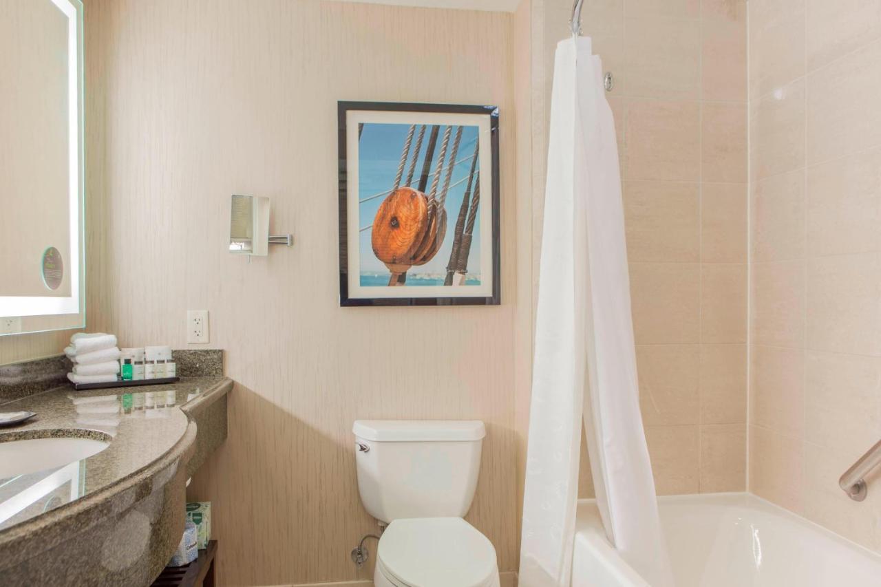 Junior King Suite with Marina View