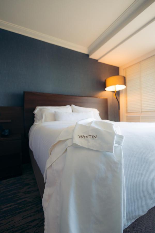 Zimmer mit 1 Kingsize-Bett, Meerblick und Balkon
