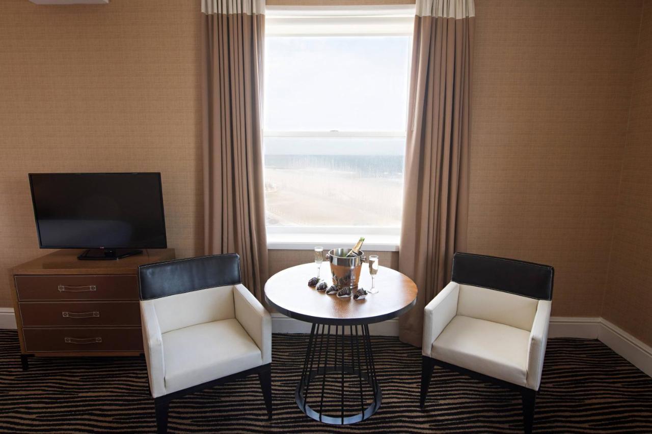Deluxe King Room Partial Ocean View