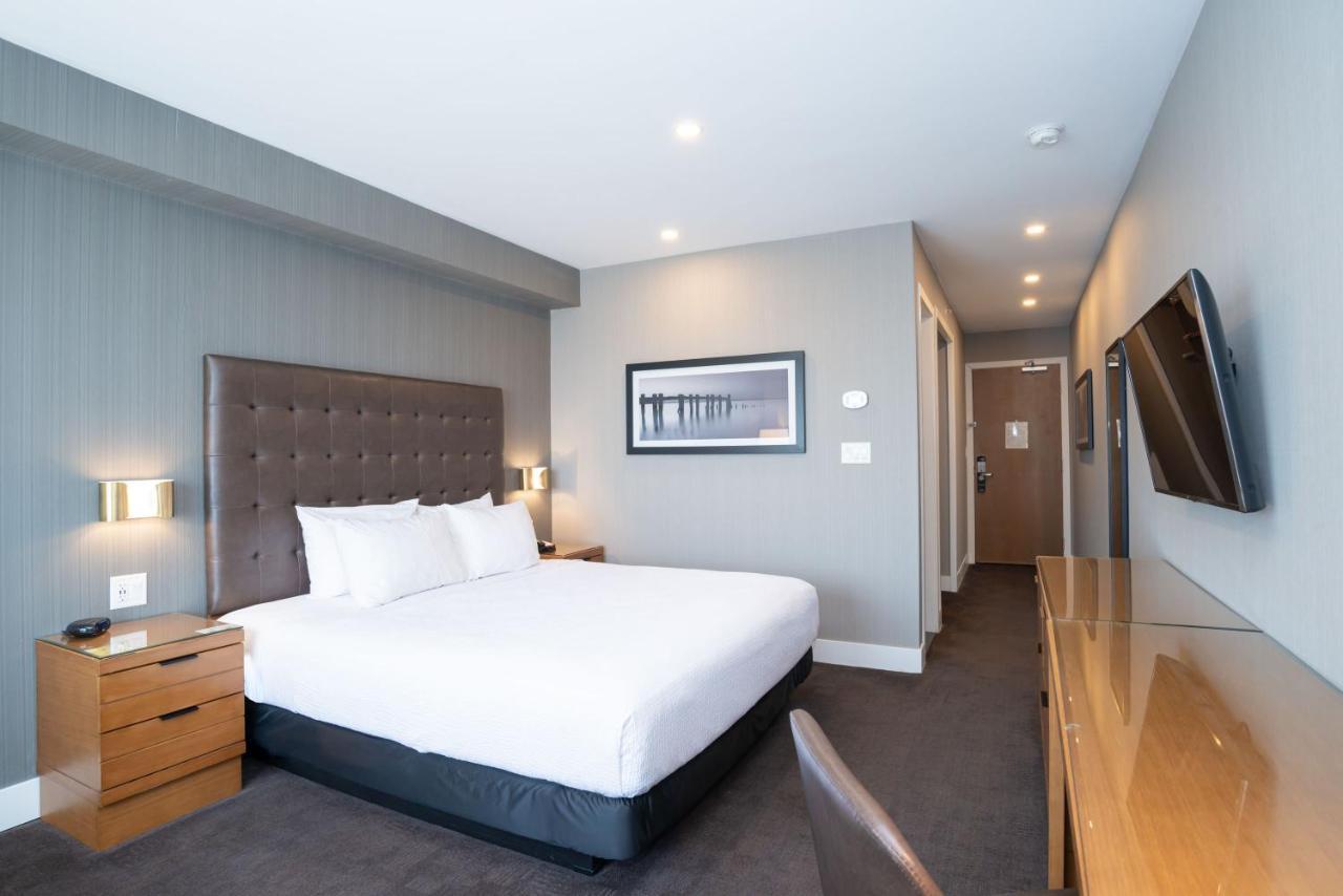 Standard Room 1 King Bed