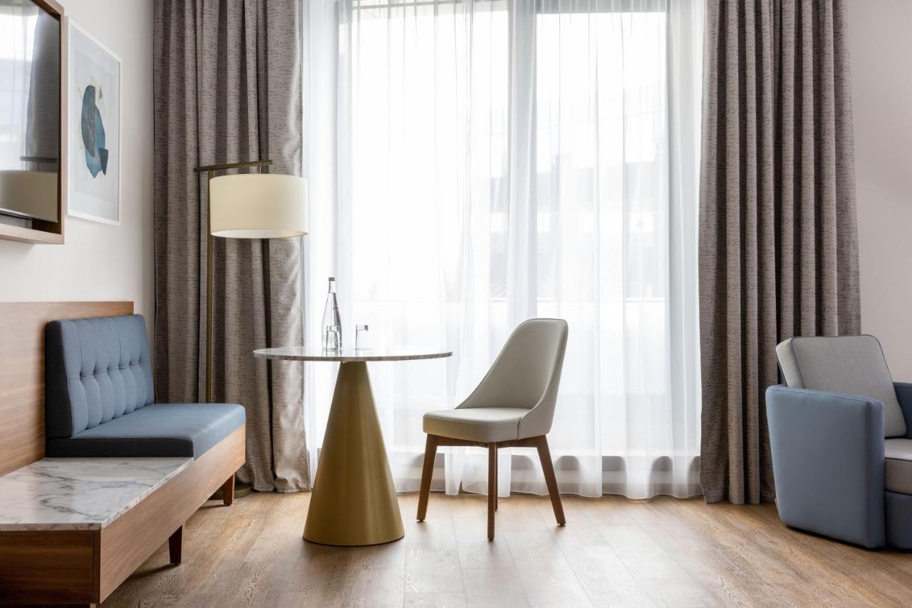 Junior King Suite