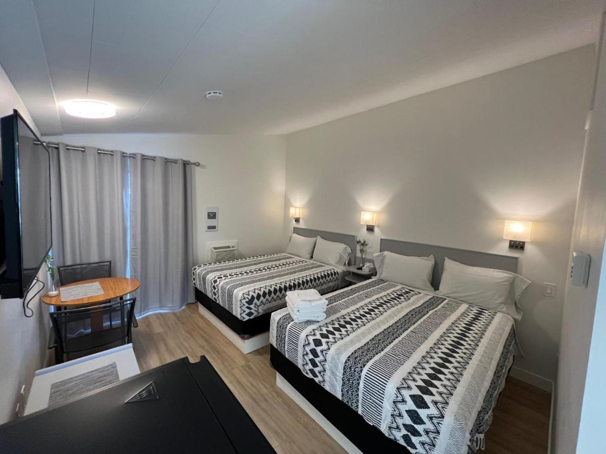 Standard Queen Room