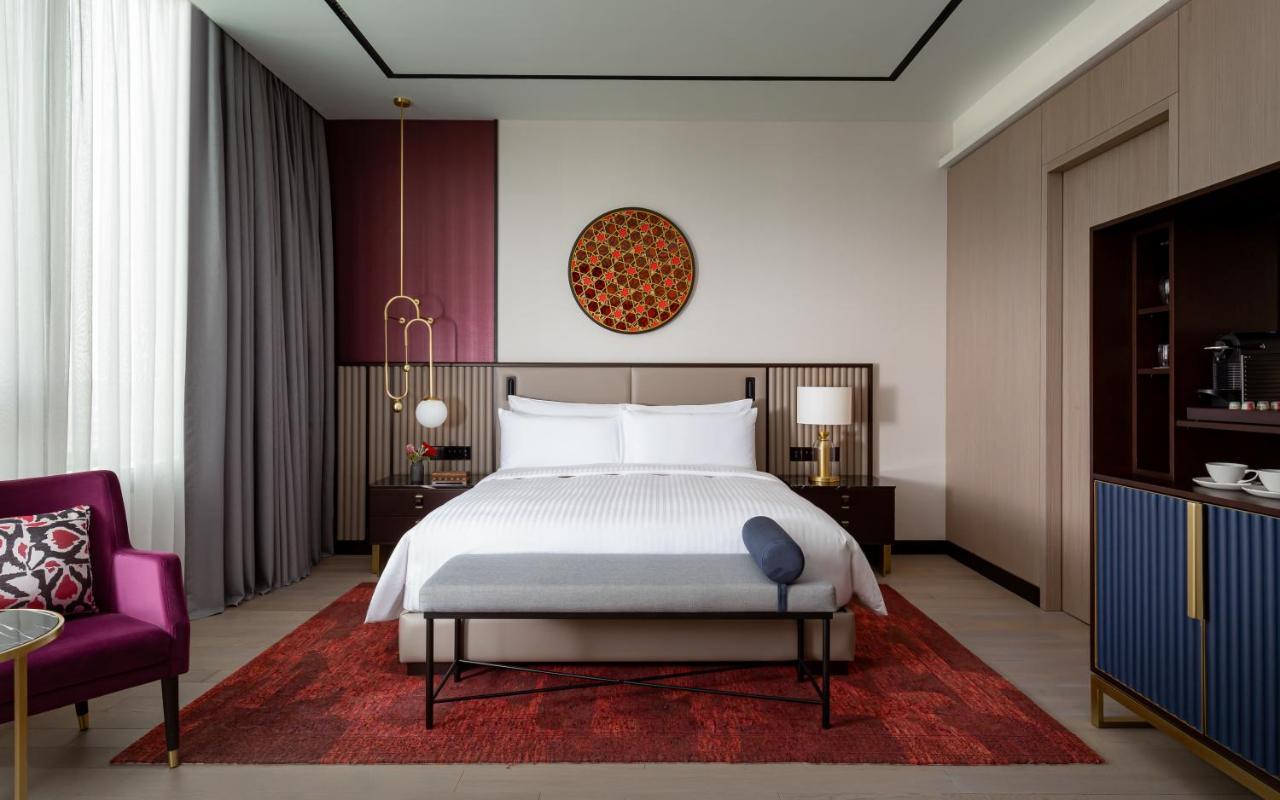 Junior King Suite - Club Lounge Access