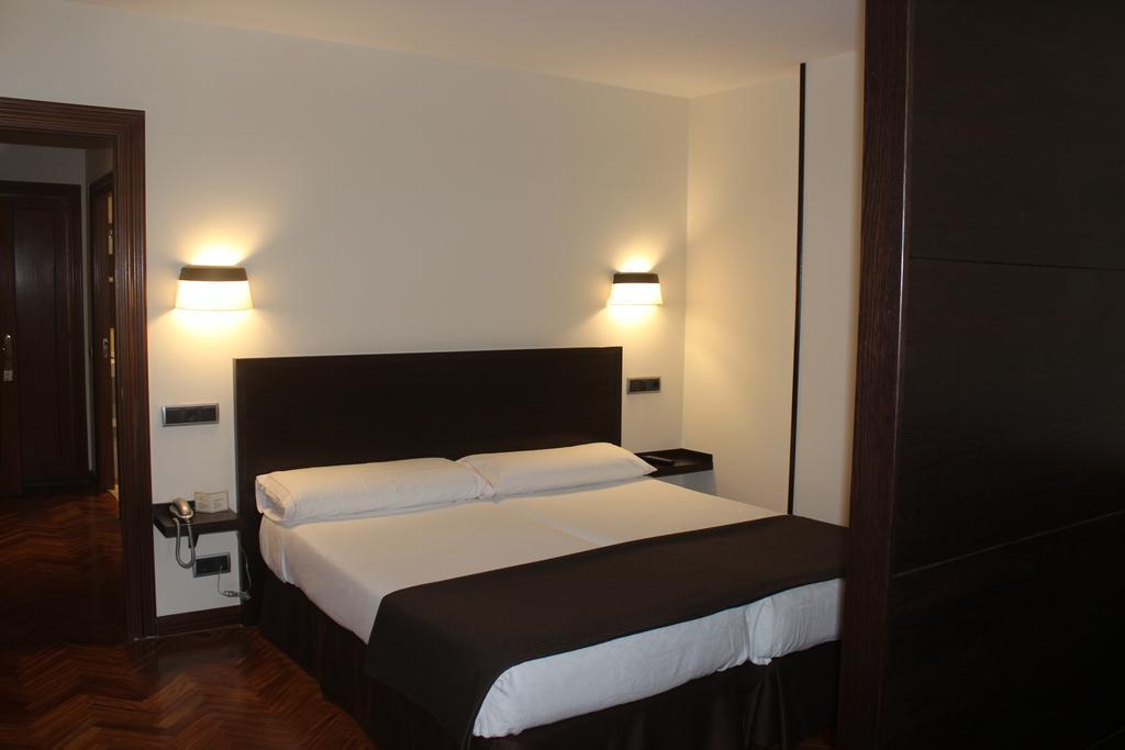 Family Room,155406374:JPEG