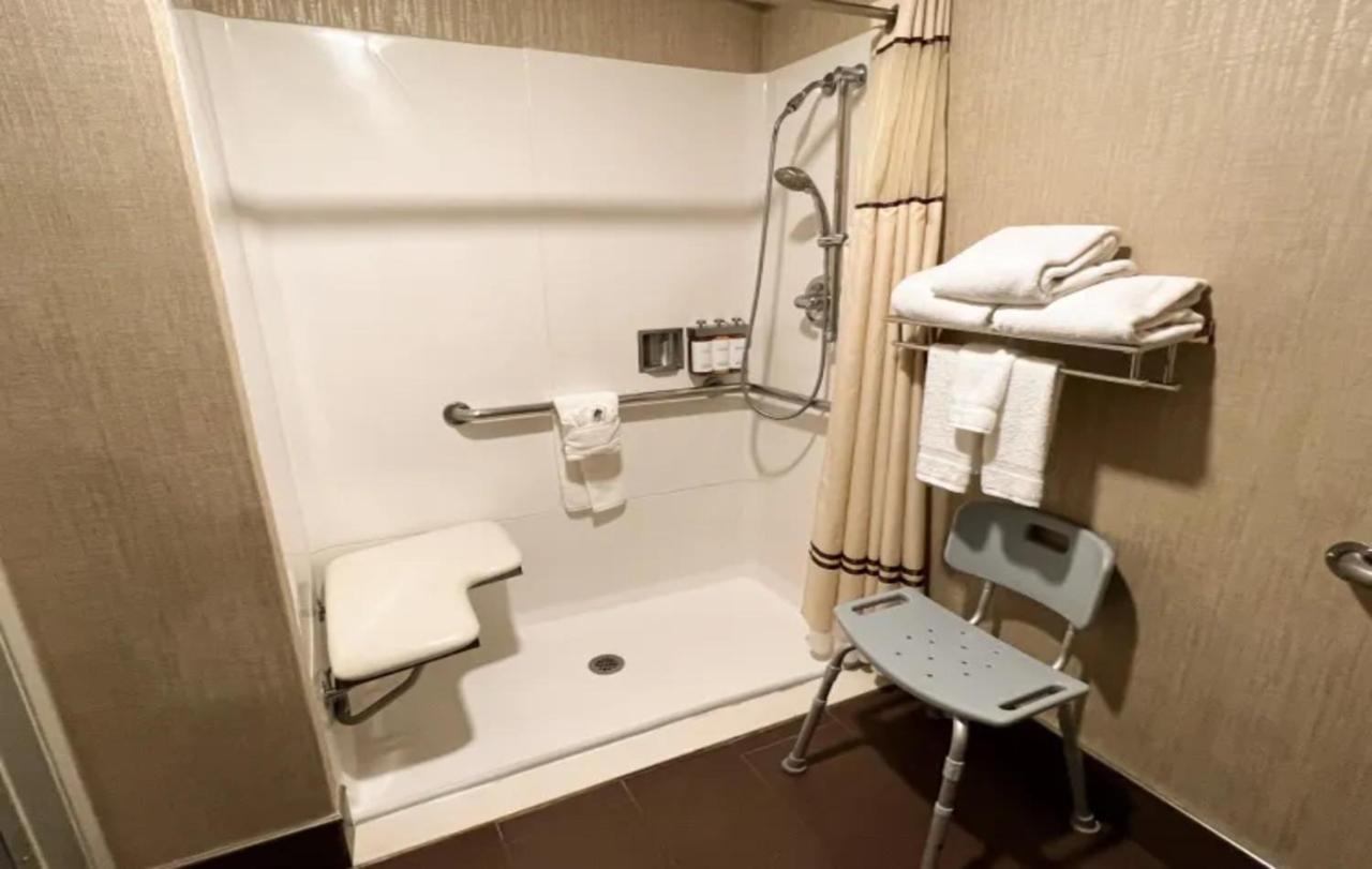 King Room Roll Shower Mobility Access