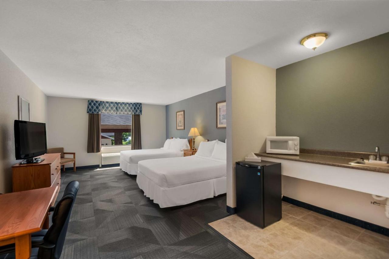 Queen Suite with Two Queen Beds - Non-Smoking