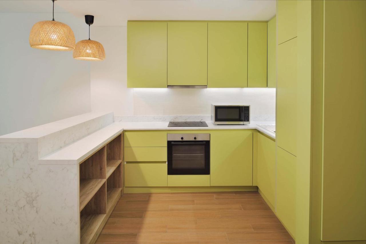 One Bedroom Apartment 1 King High Floor Beach Access