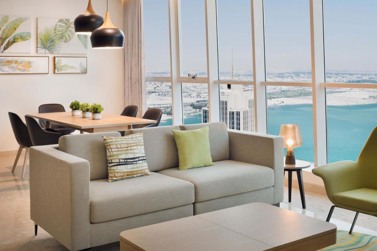 One Bedroom Apartment 1 King High Floor Beach Access