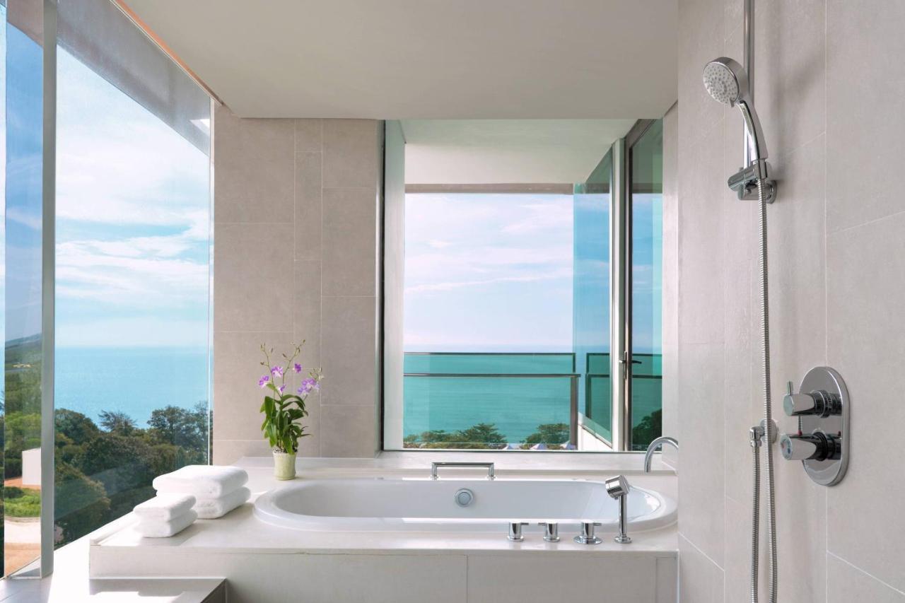 Suite mit Kingsize-Bett, eigenem Pool und Meerblick