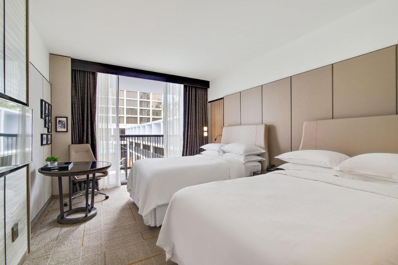 Chambre avec 2 Lits Queen-Size, Balcon et Accès à la Piscine - Vue sur Piscine