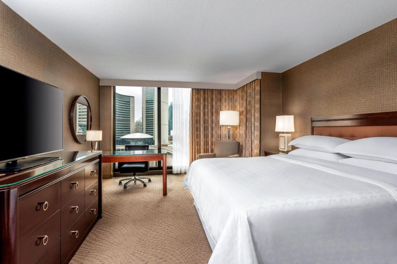 Premium Guest Room 1 King Nathan Philips Square View