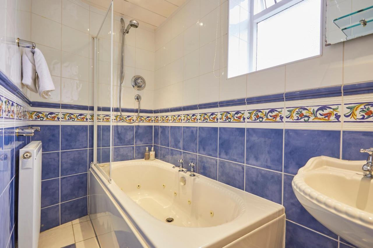 Superior Double Room Pet Friendly,1658071359:JPEG