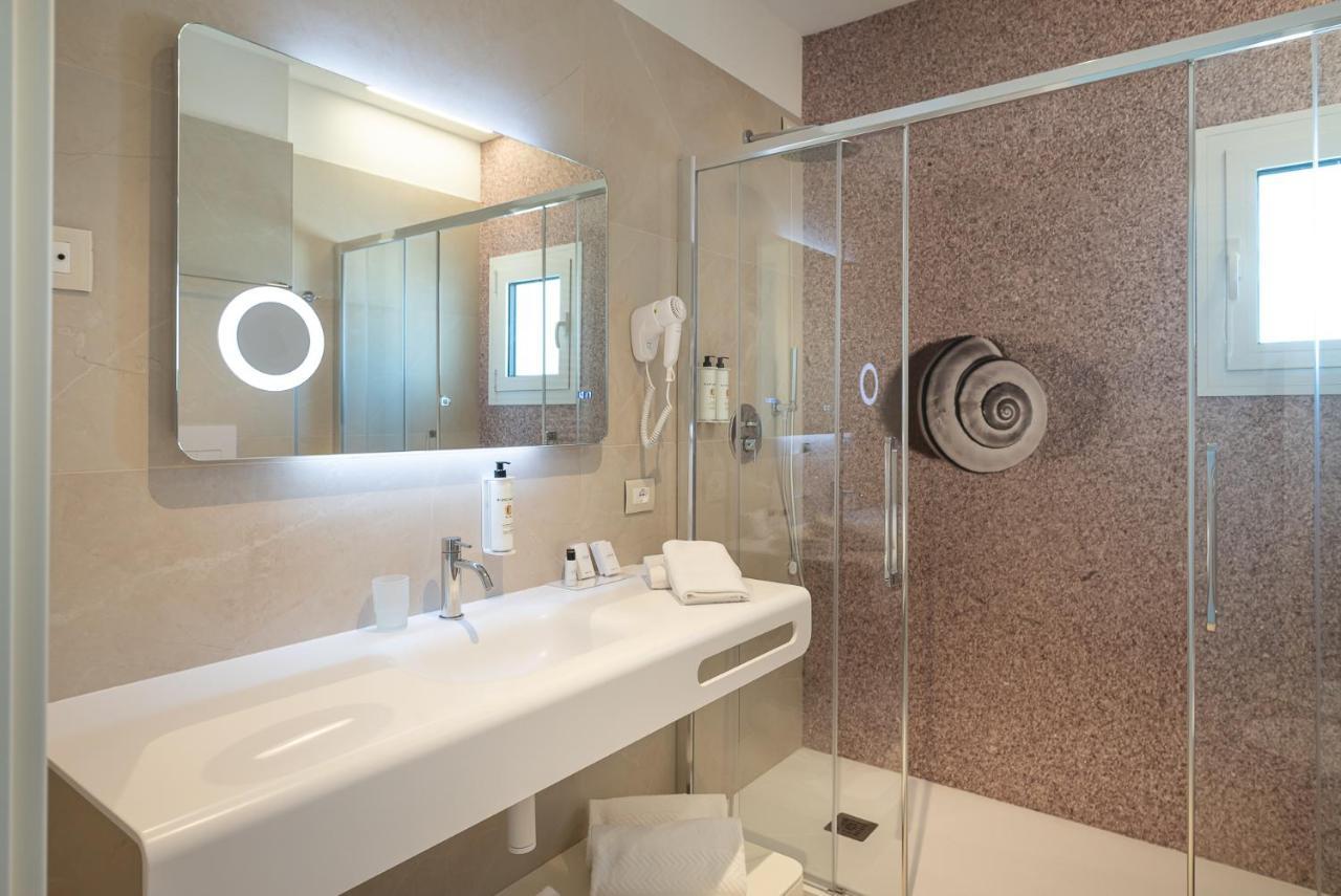 Standard King Room Spa Bath