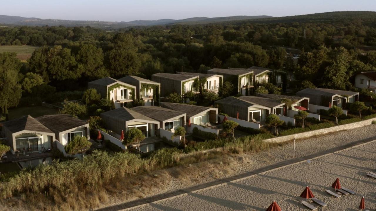 One-bedroom Deluxe Beach Villa River Side with private pool and front sea view