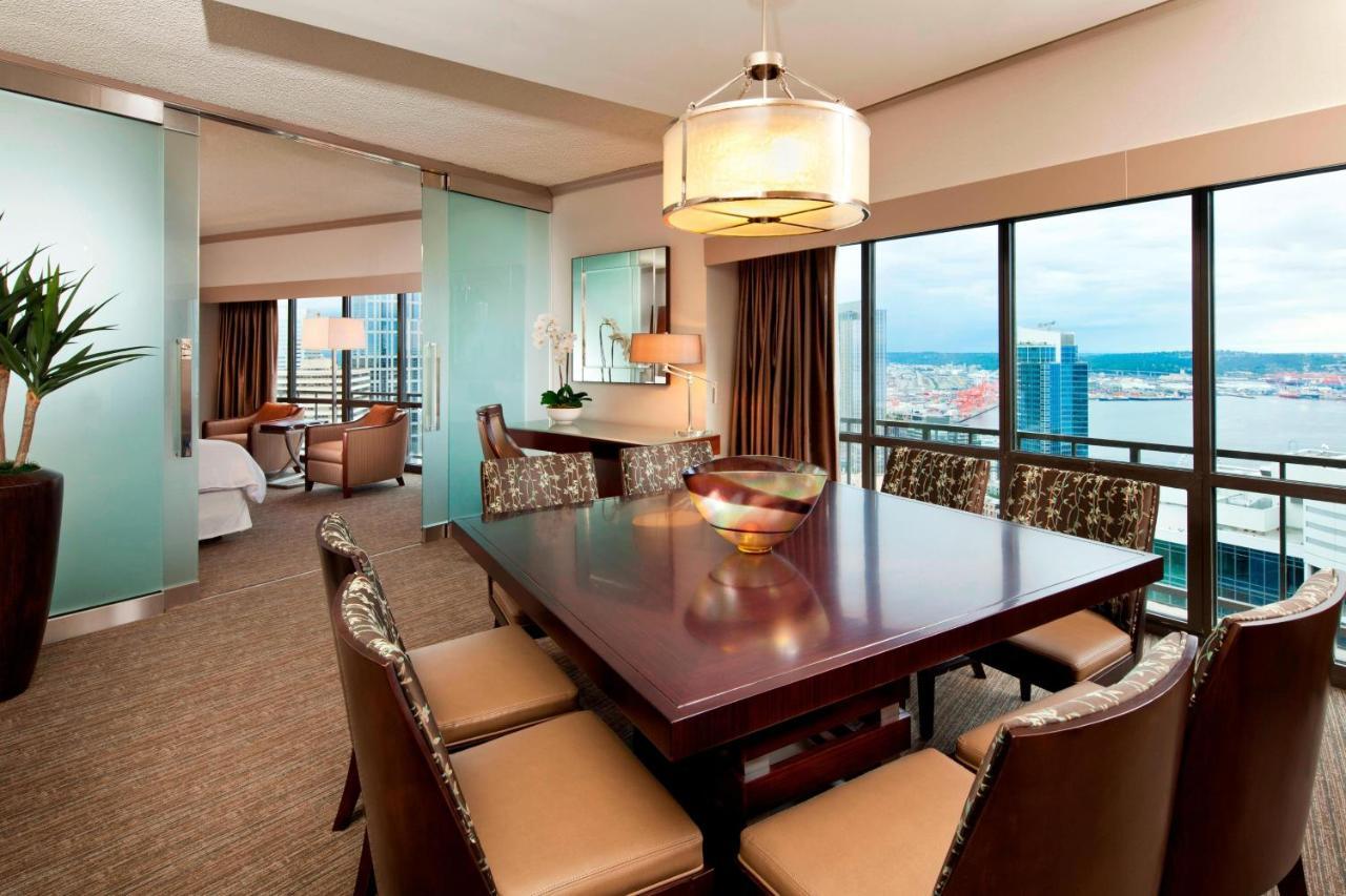 Deluxe Suite 1 Bedroom Suite 1 King High floor