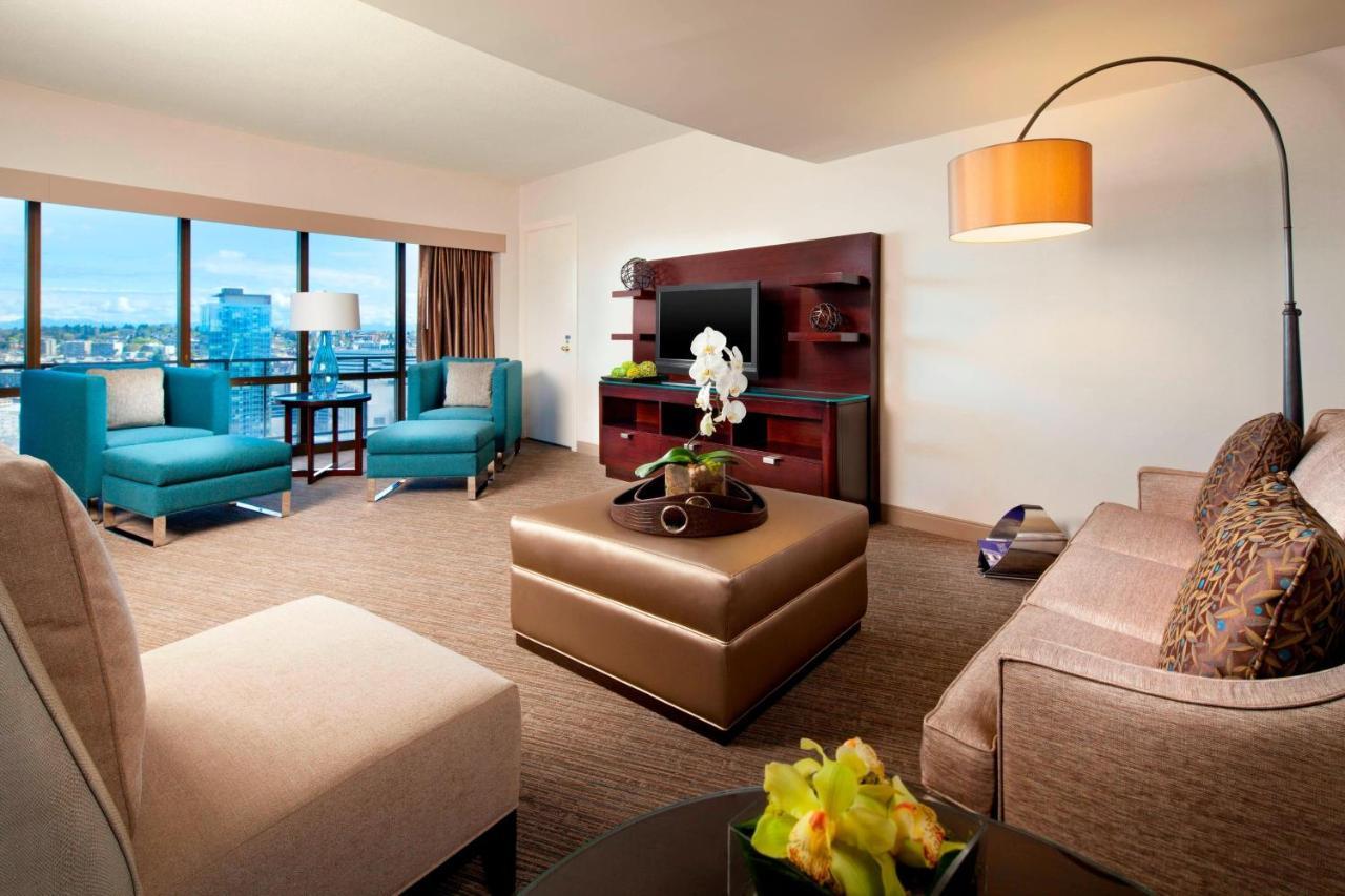 Luxury Suite 1 Bedroom Suite 1 King Water view Top floor