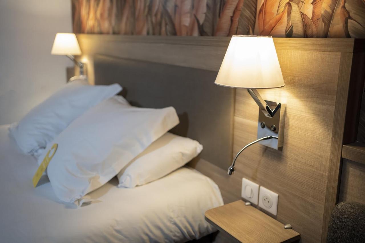 Standard Room 1 Queen Bed