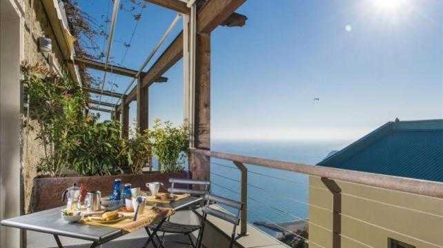 One-Bedroom Apartment Balcony Sea View