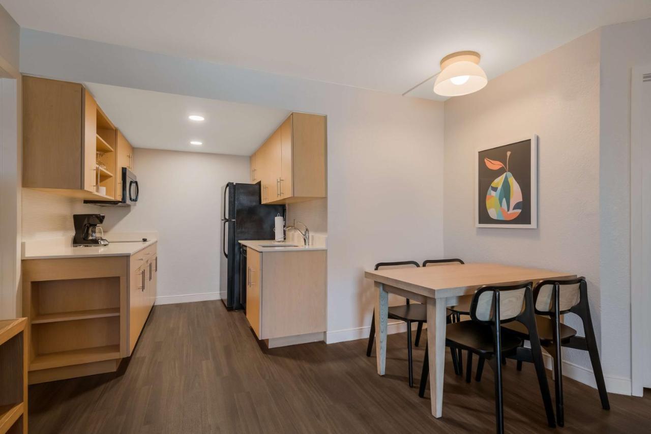 One-Bedroom King Suite