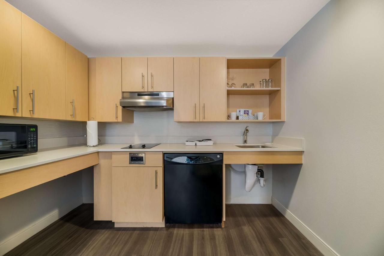 Mobility or Hearing One-Bedroom Queen Suite