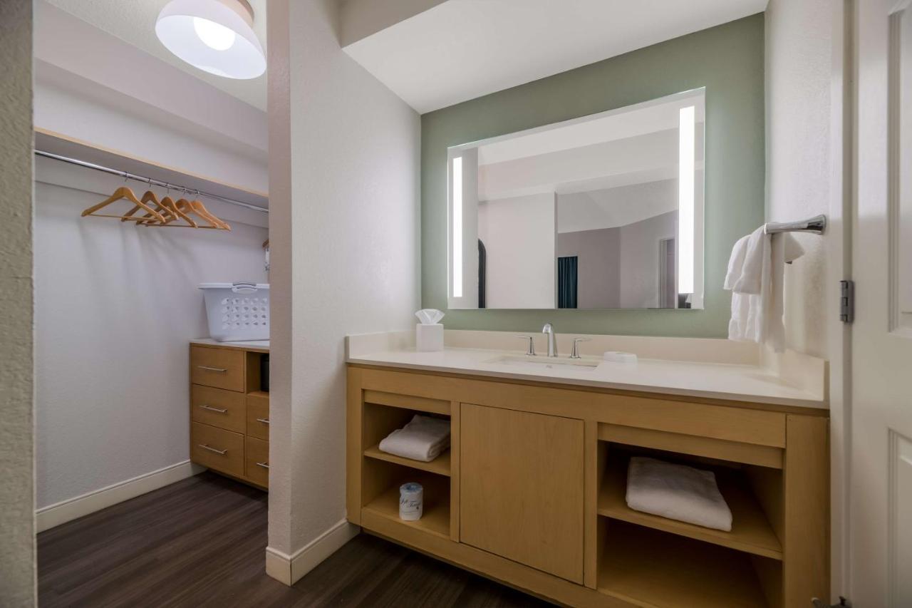 One-Bedroom King Suite