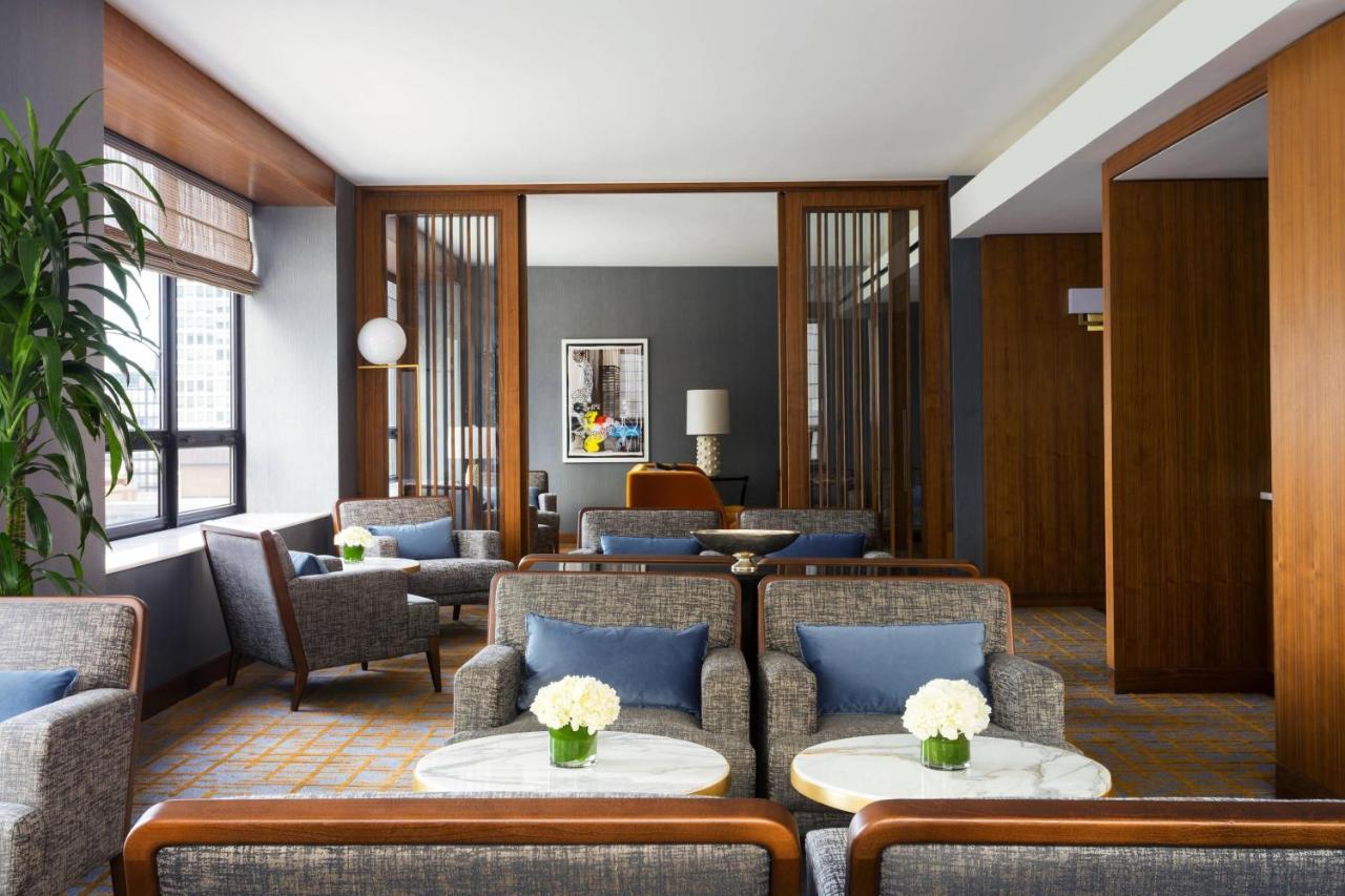 One-Bedroom Lakeside Suite Lounge Access