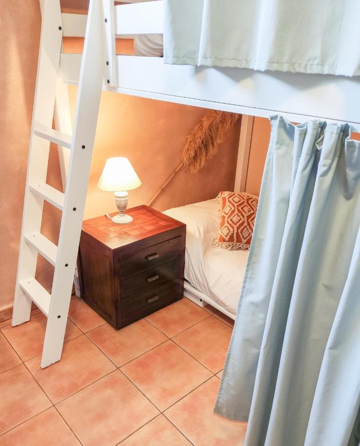 Cama en habitación compartida mixta de 6 camas