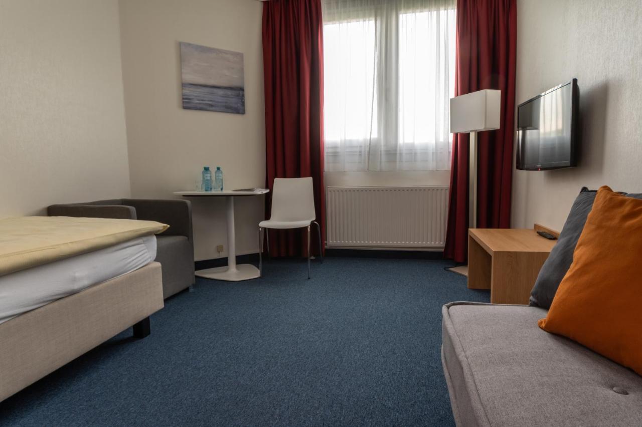 Single Room,1425562666:JPEG