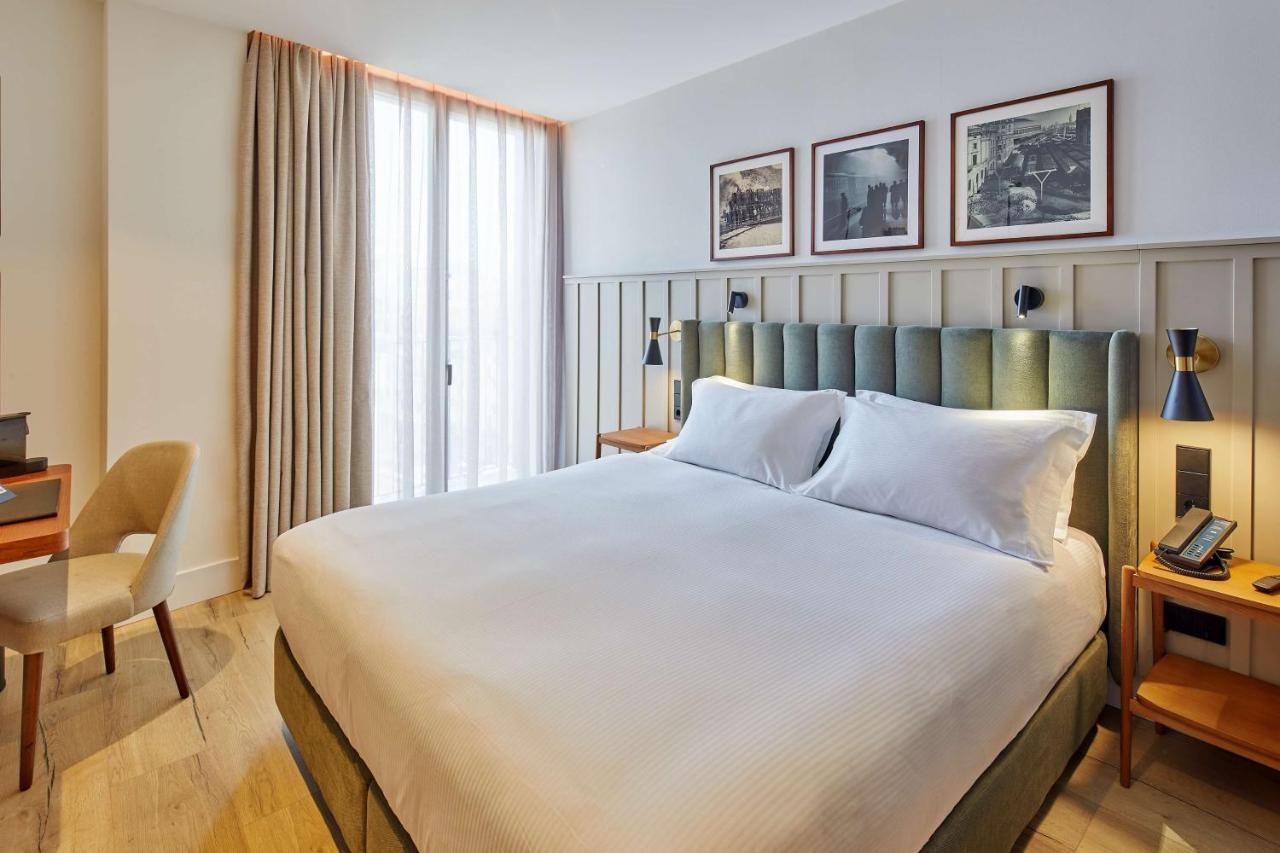 Deluxe King Room with Balcony