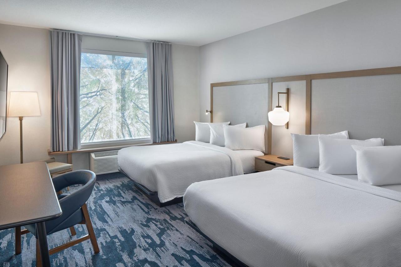 Queen Room with Two Queen Beds - Hearing Accessible
