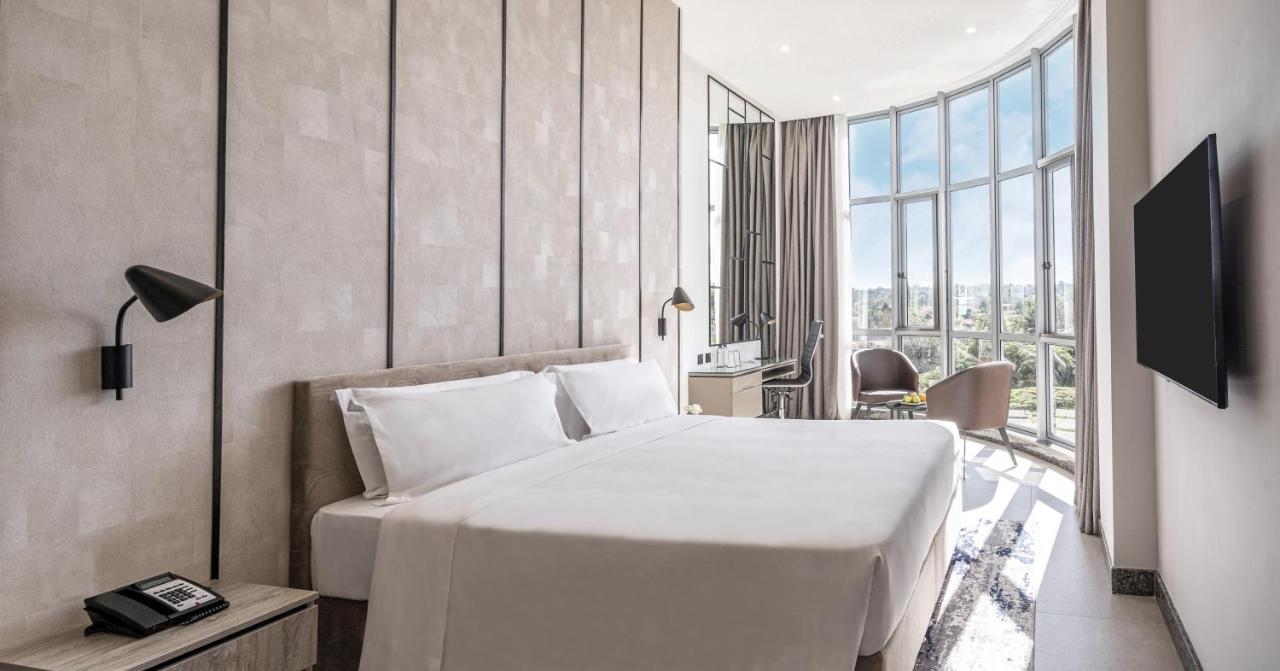 Deluxe 1 King, High Floor