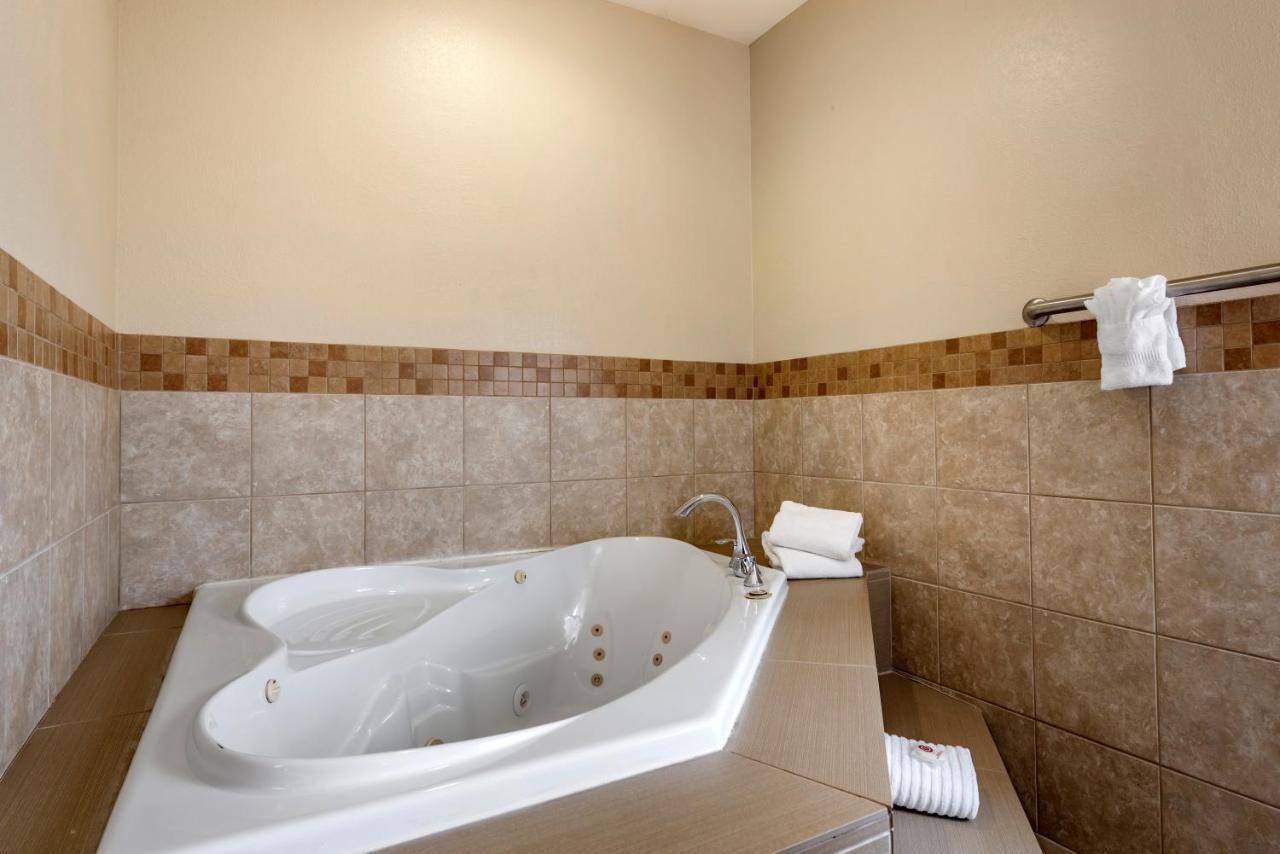 Suite Spa Bath,1611151737:JPEG