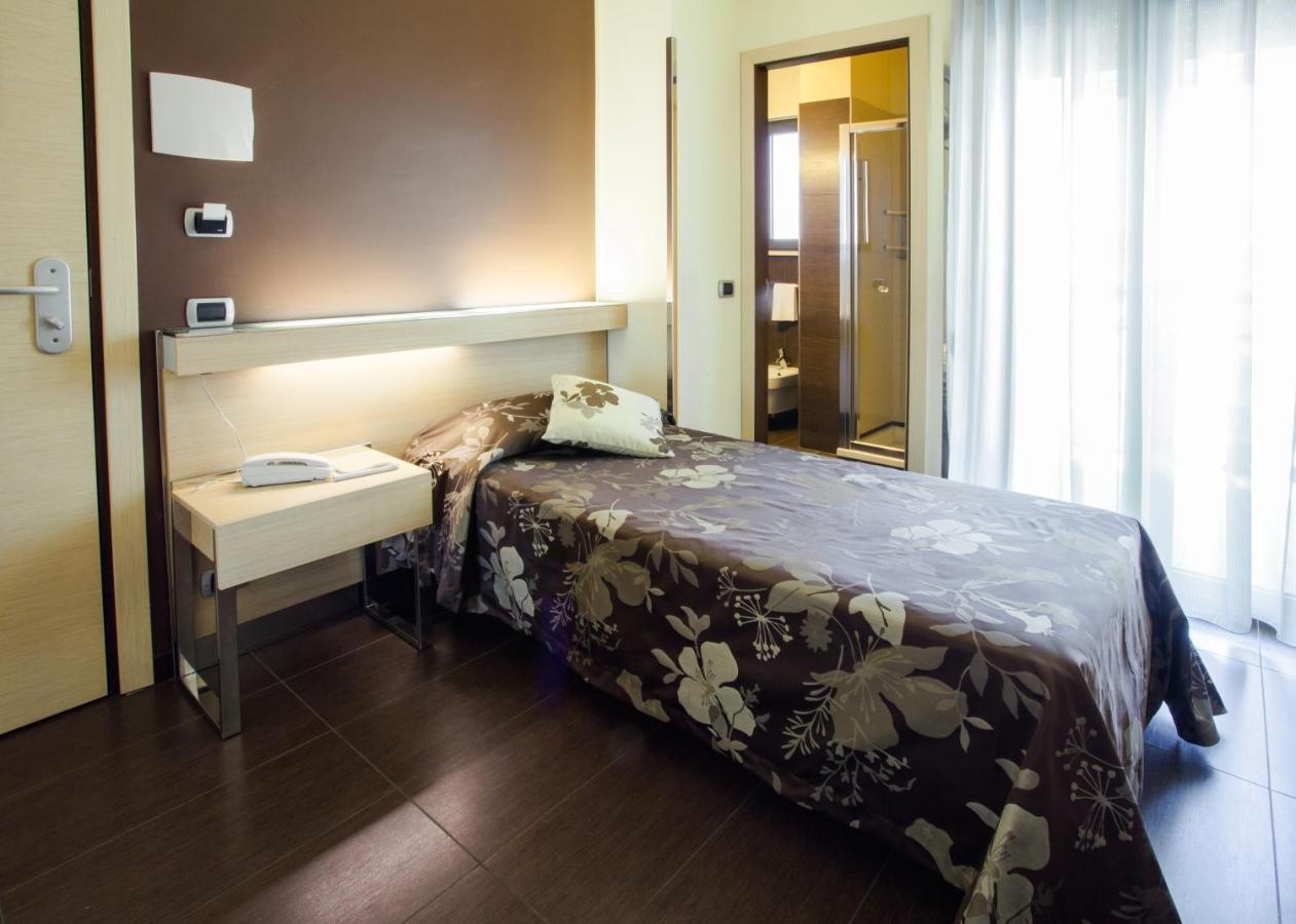 Superior Single Room,1430218480:JPEG