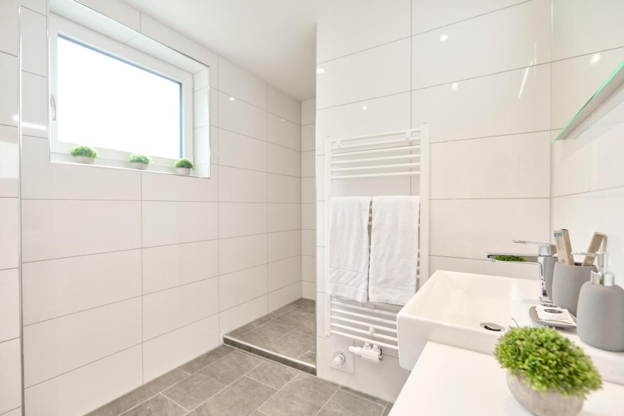 Deluxe One-Bedroom Apartment with Balcony
