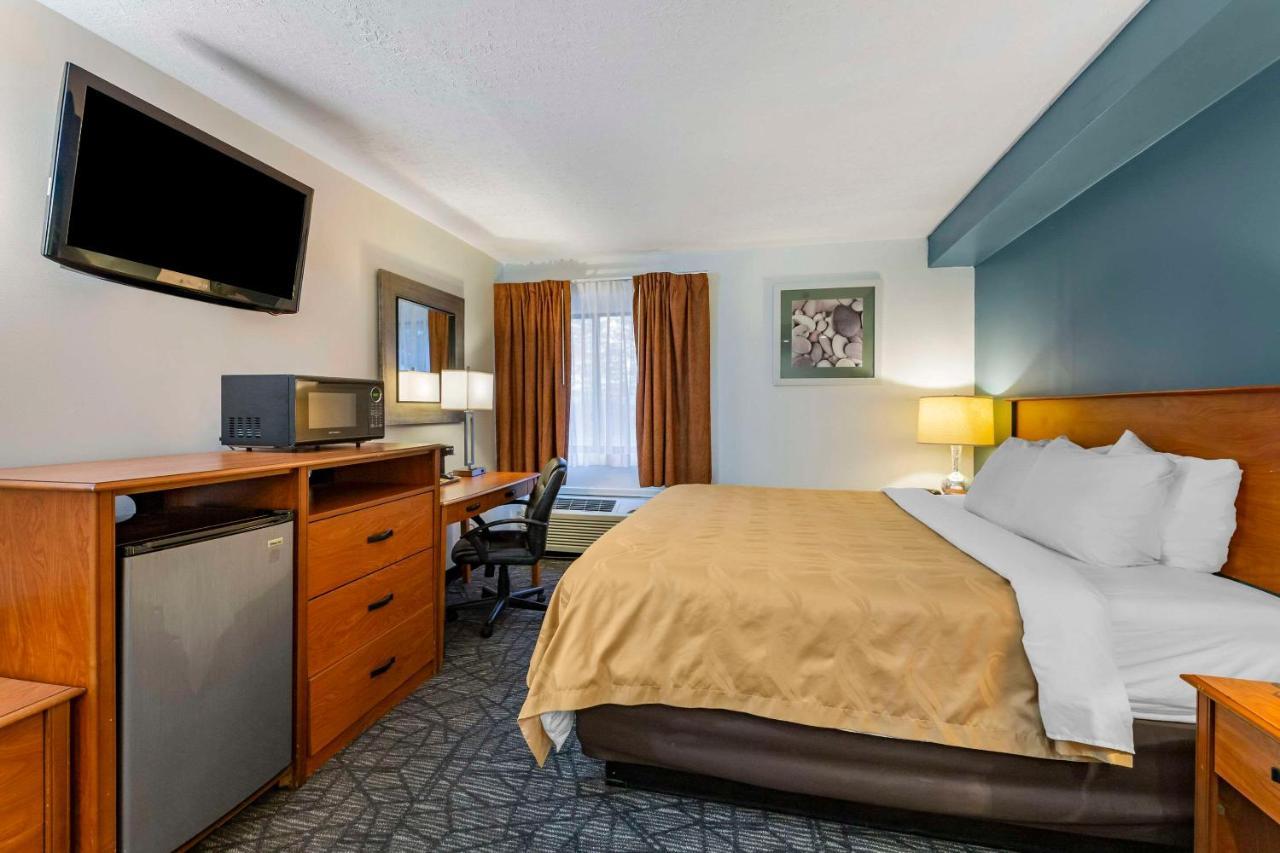 King Room with Hot Tub - Non-Smoking