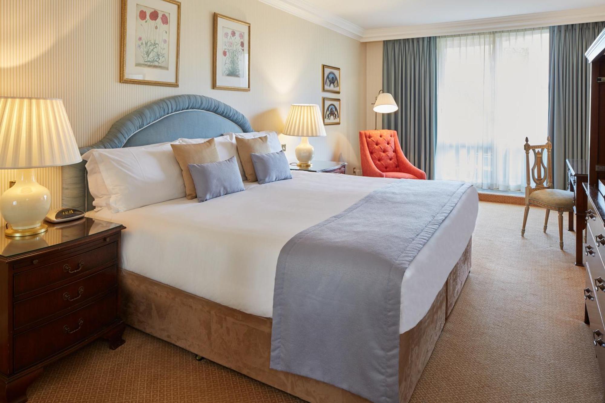 Deluxe Two-Bedroom Apartment