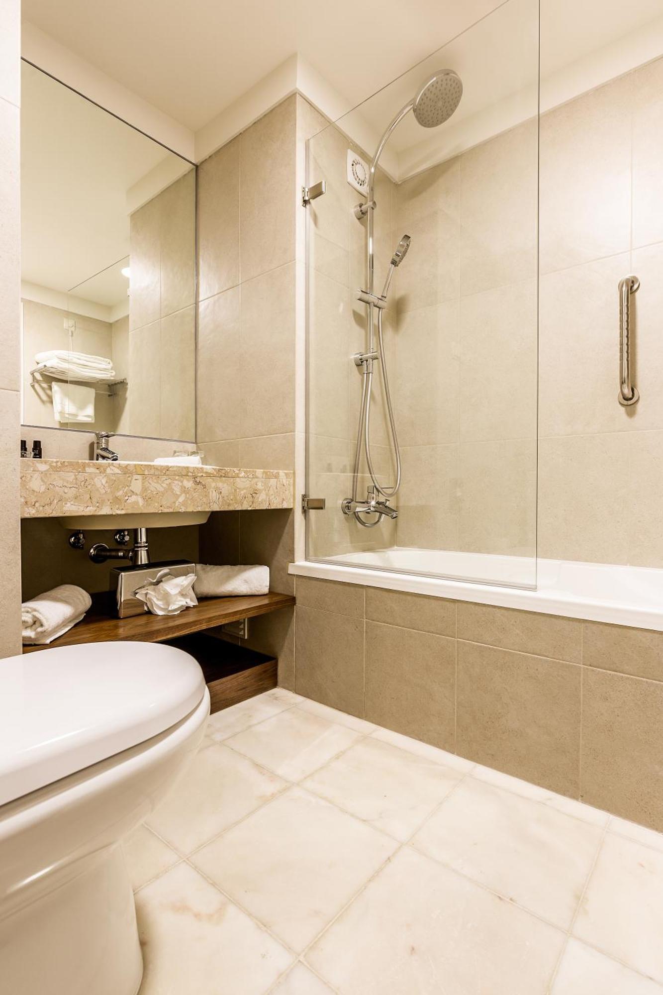 Quarto Twin com Vista Piscina